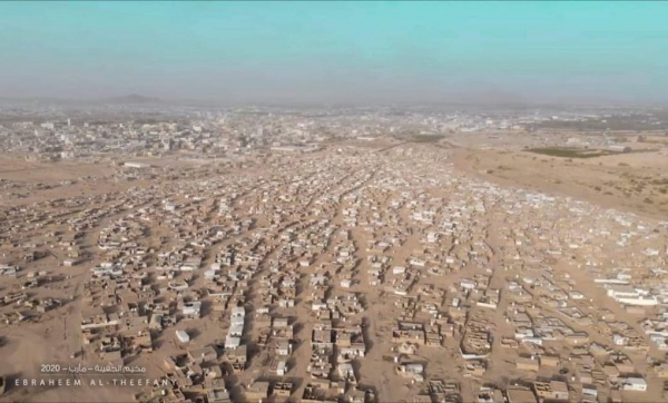 نزوح جماعي من مخيمات في مأرب جراء استهداف الحوثيين لها بأكثر من 30 قذيفة