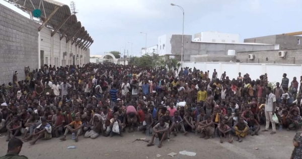 جماعة الحوثي ترحل 400 لاجئ أفريقي من صنعاء إلى مناطق الحكومة الشرعية