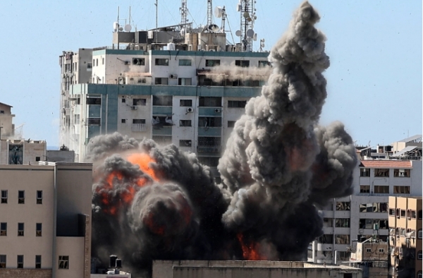 صحيفة إسرائيلية: مسؤول إماراتي يحذر حماس من أن مشاريع البنى التحتية بالقطاع مهددة
