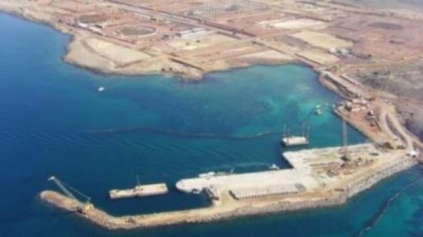 البرلمان يطالب الحكومة بالتوضيح بشأن دخول شحنات نفطية إلى ميناء المخا