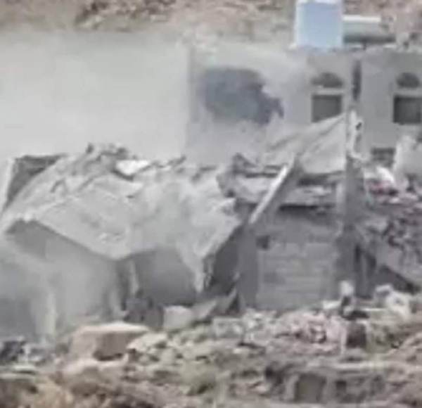 الحوثيون يفجرون منزلا في 