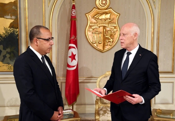 ميدل إيست آي: رئيس حكومة تونس تعرض لاعتداء جسدي في قصر قرطاج قبل إقالته