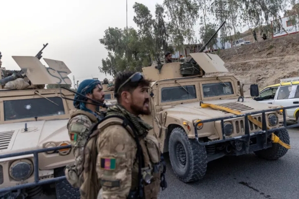 أفغانستان.. صواريخ تعطل مطار قندهار وكابل تصد هجمات طالبان على 3 مدن رئيسية