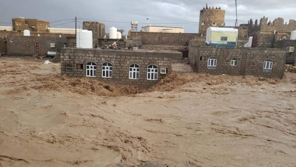 تقرير رسمي: تضرر نحو 8 آلاف مسكن للنازحين في مأرب جراء الأمطار