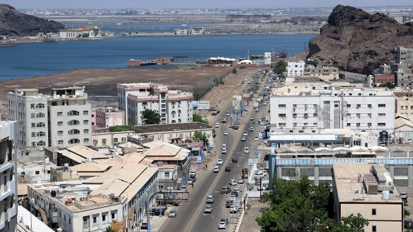 عدن.. إصابة مواطن برصاص مسلحين مجهولين هاجموا منزله في مدينة الشعب