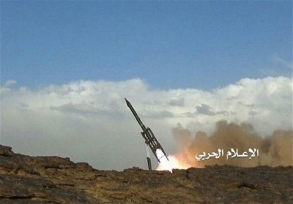 السعودية تعترض صاروخ باليستي وتقول إن مطار صنعاء تحول إلى 