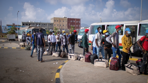 اتفاق يمني اثيوبي على نقل 5 آلاف مهاجر من اليمن إلى أديس أبابا