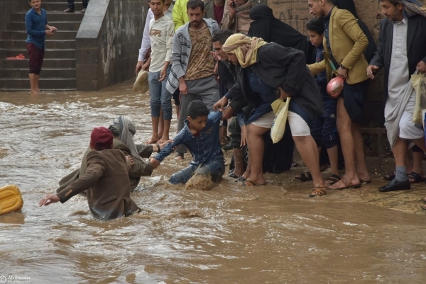 أمطار غزيرة وسيول تتسبب بوفاة طفلتين في صنعاء