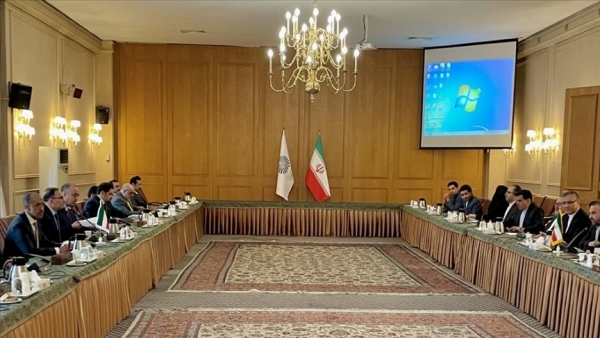 إيران والكويت تبحثان ترسيم حدودهما البحرية 