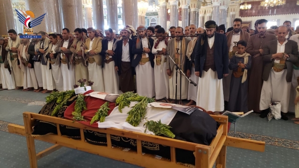 جماعة الحوثي تشيع جثمان القاضي 
