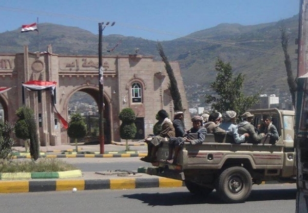 جماعة الحوثي تحشد تعزيزاتها باتجاه تعز