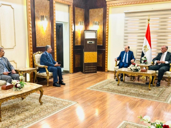 في زيارة رسمية.. وزير الخارجية اليمني يصل العاصمة المصرية القاهرة
