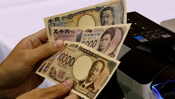 اليابان تبدأ تداول أول أوراق نقدية جديدة منذ 20 عاما
