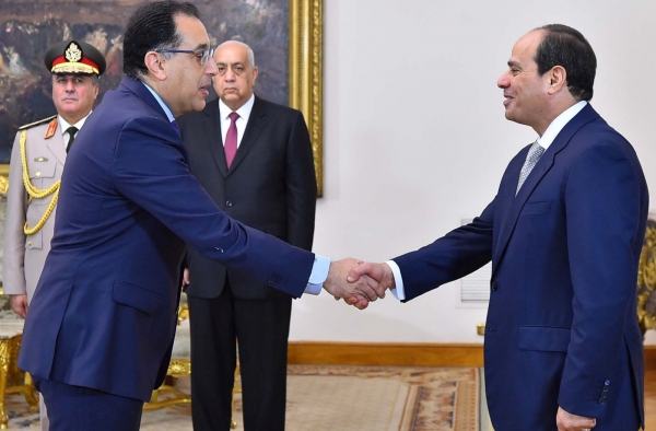 الحكومة المصرية الجديدة تؤدي اليمين الدستورية امام الرئيس السيسي