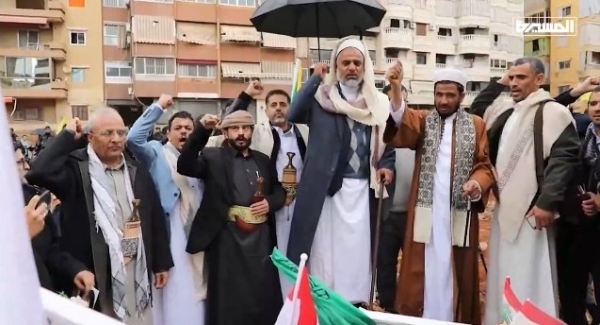 جماعة الحوثي تعلن مغادرة وفدها مطار صنعاء للمشاركة بمراسم تشييع 