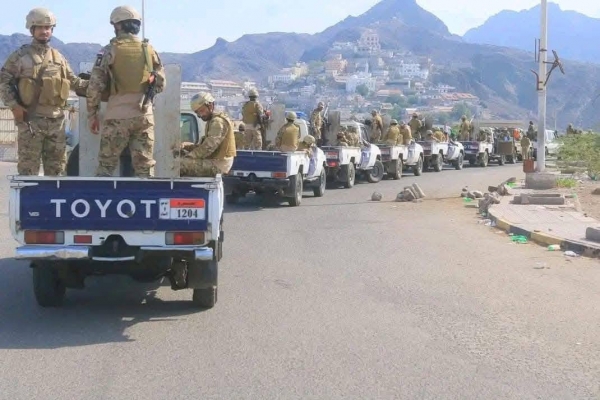 استعراض أم زيارة؟ الزبيدي يتحرك بموكب عسكري ضخم في شبوة والمهرة