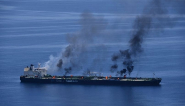 معهد أمريكي يُحذّر من الأثر البيئي لحملة الحوثيين ضد الشحن بالبحر الأحمر (ترجمة خاصة)