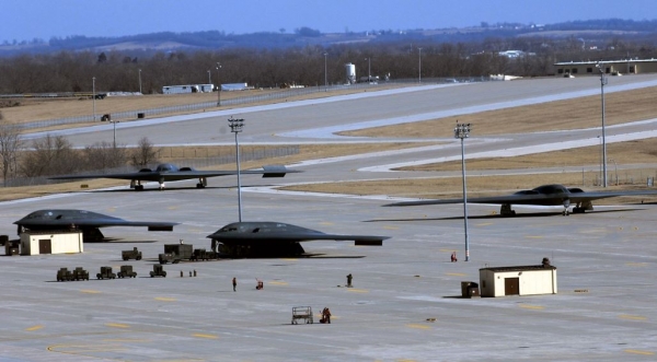 تعزيزات قاعدة دييغو غارسيا بقاذفات الشبح B-2.. هل تستعد أمريكا لمهاجمة الحوثيين وإيران؟ (ترجمة خاصة)