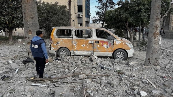 الجيش الإسرائيلي يقصف المستشفى المعمداني ويخرجه عن الخدمة