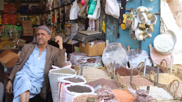 سوق الشنيني... حرف وبضائع تراثية تقاوم الحداثة