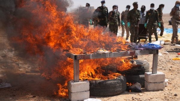 ضبط خلالها 12 إيرانيا وقيمتها أكثر من 7 مليار ريال.. إتلاف أكثر من 4 أطنان من المخدرات في المهرة