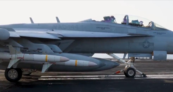 خبراء غربيون: المعركة ضد الحوثيين الأكثر تكلفة لأمريكا حاليا والغارات الجوية لن تهزمهم