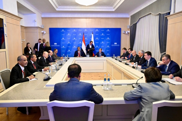 العليمي خلال لقائه رئيس 