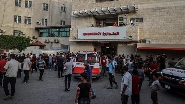 غزة.. الجيش الإسرائيلي يطرد المرضى والكادر الطبي من 