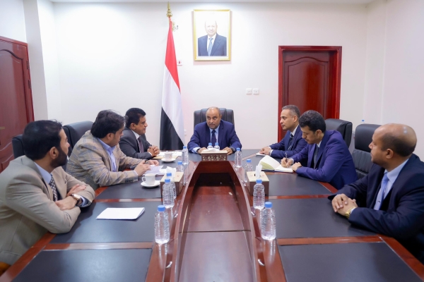 أول إجتماع لرئيس الوزراء في عدن لمتابعة إجراءات حل مشكلة انقطاعات الكهرباء