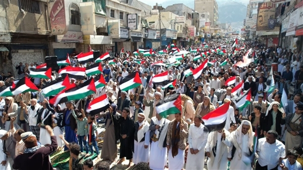 تعز.. وقفة حاشدة تنديدا بالعدوان على غزة وللمطالبة بوقف الحرب