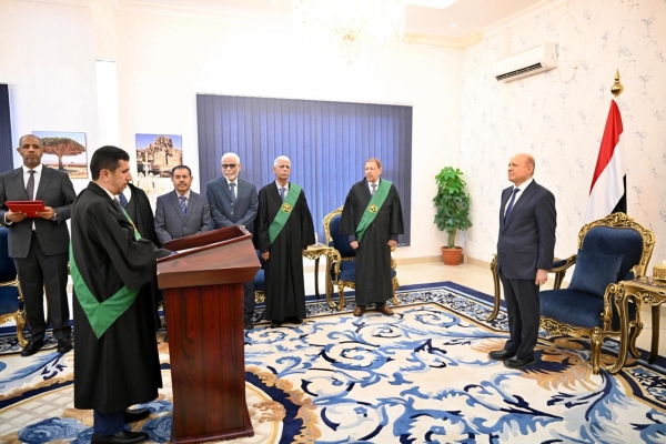 العليمي يؤكد التزام المجلس الرئاسي بالفصل بين السلطات وإستقلال القضاء