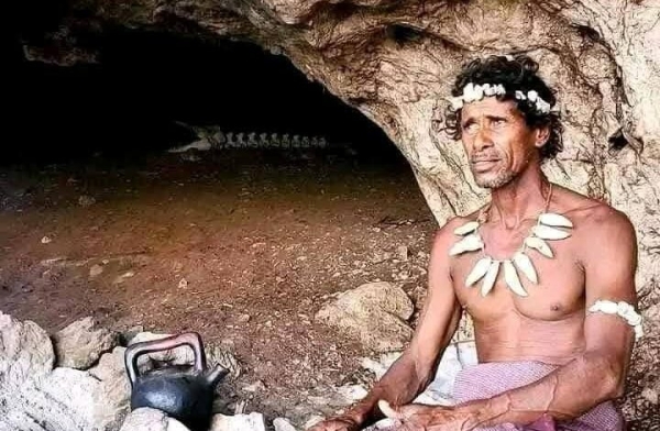 إيكونوميست: رجل الكهف بسقطرى.. كآخر رجل كهف على الأرض يعيش بعيداً عن الحداثة (ترجمة خاصة)