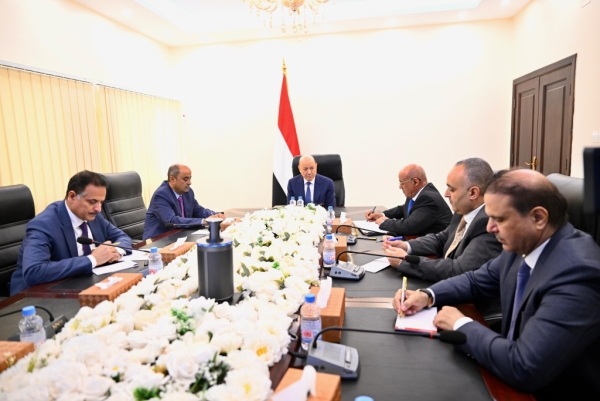 العليمي: الملفان الاقتصادي والخدمي التحدي الأهم للمجلس الرئاسي والحكومة