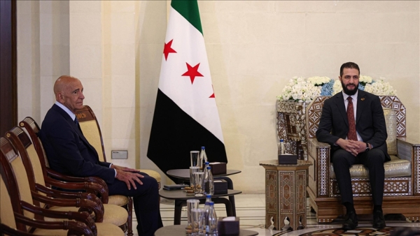 سوريا.. الشرع يستقبل المبعوث الأمريكي توم باراك في دمشق