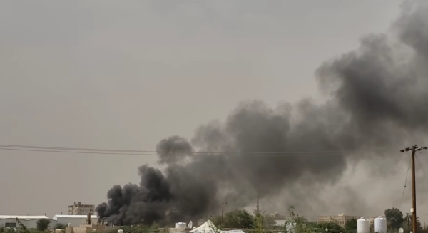 حريق ضخم في مخازن تجارية بمدينة مارب (فيديو)