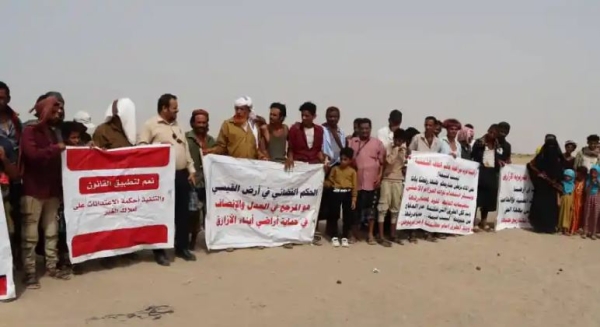 عدن.. وقفة احتجاجية لملاك أراضي منطقة غرب 