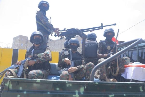 المهرة.. قوات الأمن والجيش تسيطر على موقع لعصابة مخدرات بعد اشتباكات مسلحة