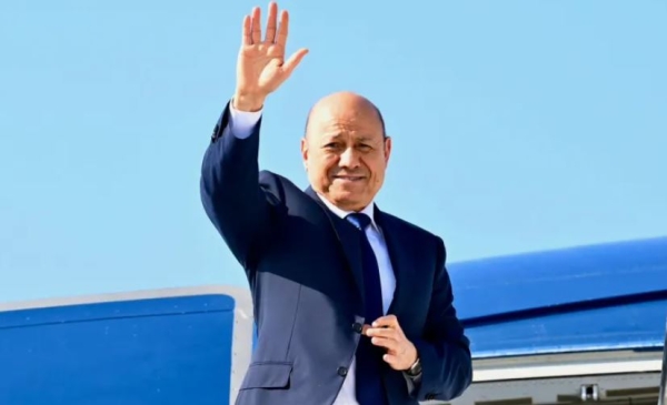 العليمي يغادر عدن صوب السعودية لبحث دعم دولي لخطة التعافي الاقتصادي