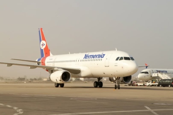 وصول طائرة اليمنية الجديدة 