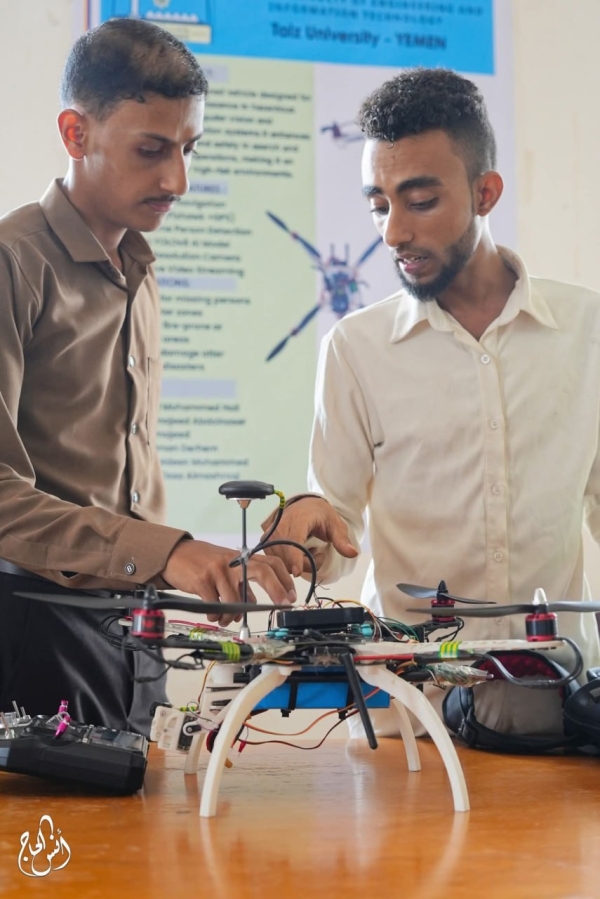 طلاب الهندسة بجامعة تعز ينجحون في تصنيع أول طائرة 