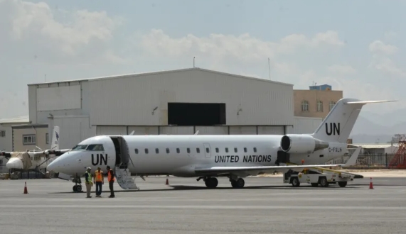 نشاط جوي غير معتاد لطائرات أممية في مطار صنعاء.. ما طبيعة هذه التحركات؟