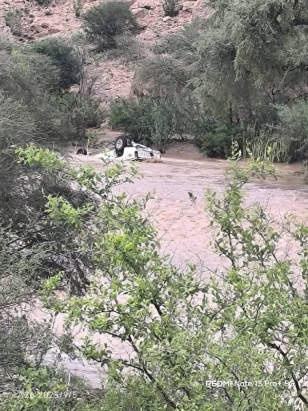 شبوة.. سيول الأمطار تجرف 3 سيارات وأضرار في الأراضي وشبكة الطرقات