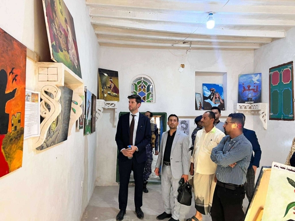 تعز.. وفد أوروبي يزور معرض 