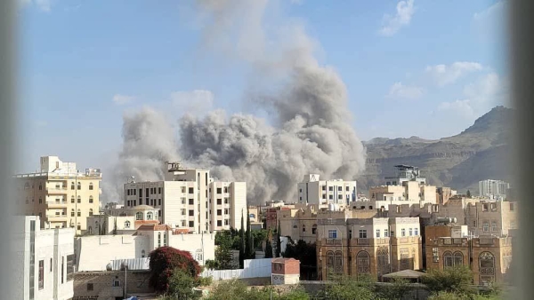 إعلام عبري: إسرائيل استهدفت قادة عسكريين ومقرات قيادية ومخازن أسلحة للحوثيين