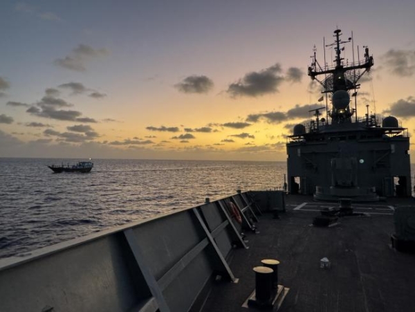 بحرية أتالانتا تسيطر على مركب شراعي 