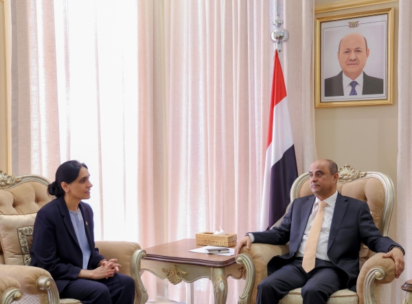 السفيرة البريطانية تجدد التزام بلادها في دعم جهود الحكومة اليمنية لتنفيذ الإصلاحات الشاملة