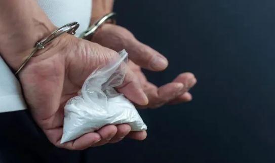 عدن.. ضبط متهم بحوزته مواد مخدرة في كريتر