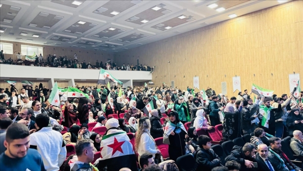 إسطنبول.. السوريون يحيون ذكرى سقوط نظام الأسد وانتصار الثورة