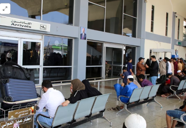 رويترز: وزير النقل في الانتقالي وراء إغلاق مطار عدن