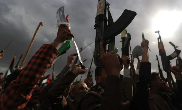 انقسام الخليج يمنح الحوثيين 